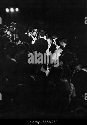 Cet annuaire de 1967 de l’école secondaire Benilde présente les activités des élèves, des enseignants, de l’athlétisme et de divers clubs de 1956 à 1967. Banque D'Images
