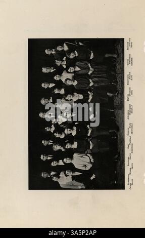 Ce Cardinal Yearbook 1923 de l’East High School met en lumière les activités académiques, sportives et parascolaires de l’année scolaire 1922-1923. Banque D'Images