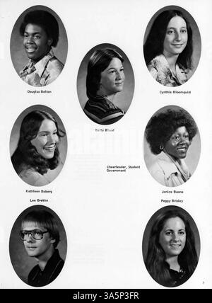 L'annuaire Centralian 1977 met en lumière les étudiants, les professeurs, les clubs, les sports et d'autres événements scolaires importants de l'année 1976-1977, avec un accent sur l'histoire afro-américaine. Banque D'Images