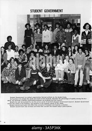 L’annuaire Centralian 1977 met en lumière les étudiants, les enseignants, les équipes sportives, les clubs et les éléments culturels afro-américains qui ont défini l’année scolaire 1976-1977 au Central High. Banque D'Images