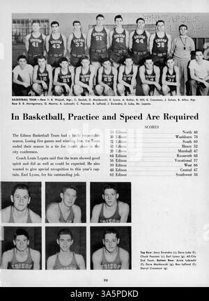 L'édition 1955 de l'annuaire « The Wizard for 1955 » donne un aperçu de l'année académique d'Edison High School, mettant en évidence la vie étudiante, l'athlétisme, l'implication des professeurs, les clubs scolaires, et des événements mémorables de l'année scolaire 1954-1955. Banque D'Images