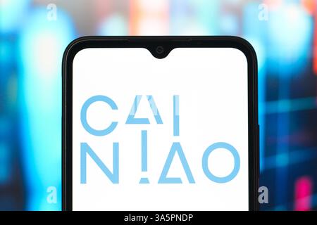 Canada. 23 mars 2025. Dans cette illustration photo, le logo Cainiao Smart Logistics Network Limited est affiché sur l'écran d'un smartphone. (Photo de Thomas Fuller/SOPA images/SIPA USA) *** strictement à des fins éditoriales *** crédit : SIPA USA/Alamy Live News Banque D'Images