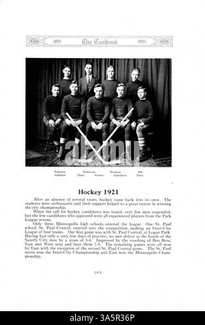 Cette édition 1921 de l’annuaire Cardinal met en lumière les étudiants, les professeurs, les clubs, l’athlétisme et les événements importants de l’année scolaire 1920-1921 de l’East High School. Banque D'Images
