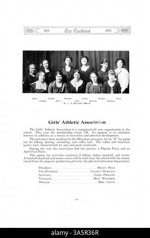 L’annuaire Cardinal 1921 met en lumière les élèves, les enseignants, l’athlétisme, les clubs et les événements scolaires majeurs de l’année scolaire 1920-1921-2006. Banque D'Images