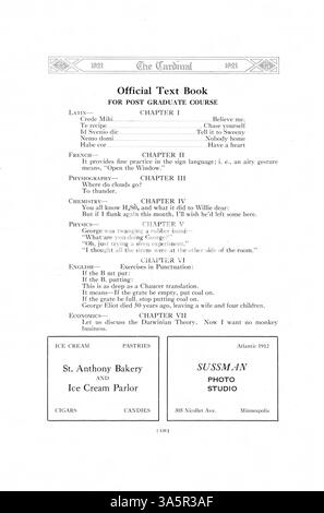 L’annuaire Cardinal 1921 met en lumière les étudiants, les enseignants, l’athlétisme et d’autres événements clés de l’année scolaire 1920-1921 à East High School. Banque D'Images