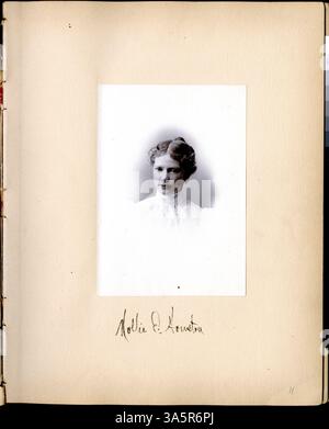 Une collection de photographies compilées par Paul Barney, un étudiant du Carleton College de la promotion de 1895. Barney a plus tard obtenu son doctorat en médecine de l'Université du Minnesota et est devenu dentiste pratiquant à Mankato, Minnesota. Banque D'Images