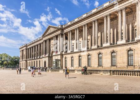 Façade est et entrée du musée du Louvre, Paris. Banque D'Images