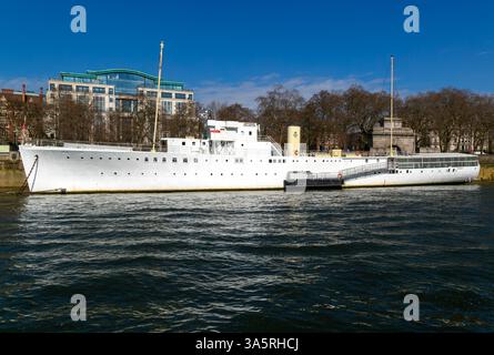 HMS Wellington, Temple Pier, Victoria Emankment, Londres, Angleterre, Royaume-Uni construit en 1934 Banque D'Images