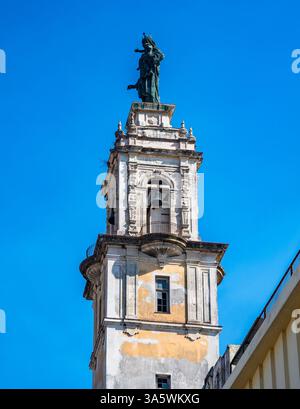 Statue de la Vierge Marie à l'église Nuestra Senora del Carmen, Centro Havana, Cuba. Banque D'Images