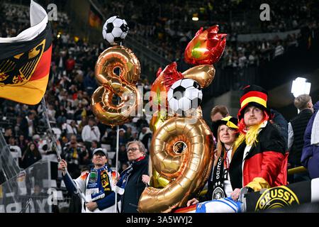 Match international de football, Ligue des Nations, quart de finale deuxième manche, signal Iduna Park Dortmund ; Allemagne - Italie : fans Allemagne Banque D'Images