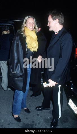Le 26 février 2001 - K21195console HMc : TIBET HOUSE Concert-bénéfice 2001.Carnegie Hall, NYC 02/26/2001.Uma Thurman et Quentin Tarantino. HENRY McGEE/(2001 Image : © Crédit Photos Globe/ZUMAPRESS.com) Banque D'Images