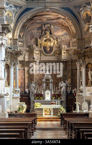 Chioggia, Italie - 3 mars 2025 : intérieur de l'église Saint André (Chiesa di Sant'Andrea) Banque D'Images