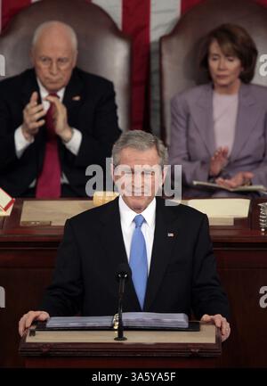 28 janvier 2008 - le président George W. Bush prononce son discours annuel sur l'état de l'Union lors d'une session conjointe du Congrès dans la chambre des représentants des États-Unis, le lundi 28 janvier 2008, à Washington, DC. (Chuck Kennedy/MCT) (crédit image : © Chuck Kennedy/MCT/ZUMAPRESS.com) Banque D'Images
