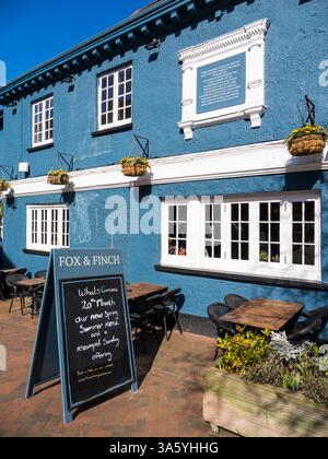 Fox and Finch Pub, ex School, ex ODD Fellows Hall, ex prison, ex Courthouse, Godalming, Surrey, Angleterre, Royaume-Uni, GB. Banque D'Images
