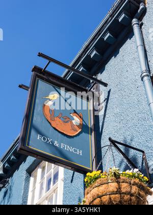 Fox and Finch Pub, ex School, ex ODD Fellows Hall, ex prison, ex Courthouse, Godalming, Surrey, Angleterre, Royaume-Uni, GB. Banque D'Images