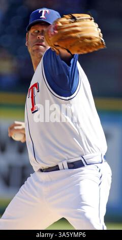 10 avril 2008 - Kevin Millwood, lanceur des Texas Rangers, lance un terrain en haut de la deuxième manche lors d'une double tête entre les Texas Rangers et les Baltimore Orioles au Rangers Ballpark à Arlington, Texas, le jeudi 10 avril 2008. Les Rangers ont gagné 3-1. (Sharon M. Steinman/Fort Worth Star-Telegram/MCT) (image de crédit : © Sharon M. Steinman/MCT/ZUMAPRESS.com) Banque D'Images