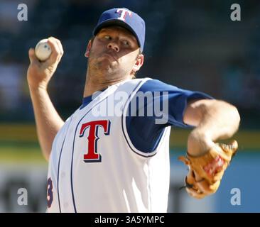 10 avril 2008 - Kevin Millwood, lanceur des Texas Rangers, lance un terrain en haut de la deuxième manche lors d'une double tête entre les Texas Rangers et les Baltimore Orioles au Rangers Ballpark à Arlington, Texas, le jeudi 10 avril 2008. Les Rangers ont gagné 3-1. (Sharon M. Steinman/Fort Worth Star-Telegram/MCT) (image de crédit : © Sharon M. Steinman/MCT/ZUMAPRESS.com) Banque D'Images