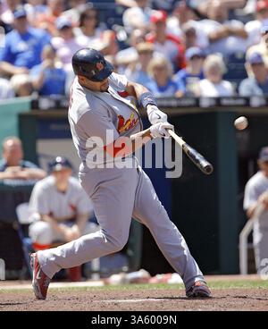 29 juin 2008 : Louis Cardinals désigné frappeur Albert Pujols se connecte sur un home run à deux coups en sixième manche contre les Royals de Kansas City. Les Cardinals battent les Royals, 9-6, au Kauffman Stadium de Kansas City, Missouri, le dimanche 29 juin 2008. (John Sleezer/Kansas City Star/MCT) (image crédit : © John Sleezer/MCT/ZUMAPRESS.com) Banque D'Images