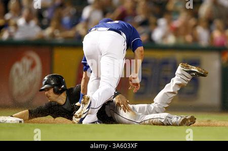 2 août 2008 - les Texas Rangers Travis Metcalf mettent en vedette les Blue Jays de Toronto Marco Scutaro au Rangers Ballpark à Arlington, Texas, le samedi 2 août 2008. (Ralph Lauer/Fort Worth Star-Telegram/MCT) (crédit image : © Ralph Lauer/MCT/ZUMAPRESS.com) Banque D'Images