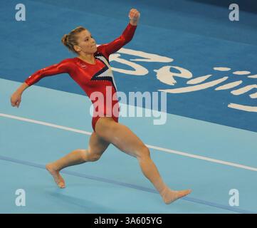 10 août 2008 - Alicia Sacramone, des États-Unis, participe aux épreuves de qualification le dimanche 10 août 2008, lors des Jeux de la XXIXe Olympiade à Beijing, en Chine. (Jeff Siner/Charlotte observer/MCT) (image de crédit : © Jeff Siner/MCT/ZUMAPRESS.com) Banque D'Images