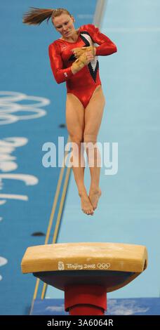 10 août 2008 - Alicia Sacramone, des États-Unis, participe aux épreuves de qualification le dimanche 10 août 2008, lors des Jeux de la XXIXe Olympiade à Beijing, en Chine. (Jeff Siner/Charlotte observer/MCT) (image de crédit : © Jeff Siner/MCT/ZUMAPRESS.com) Banque D'Images