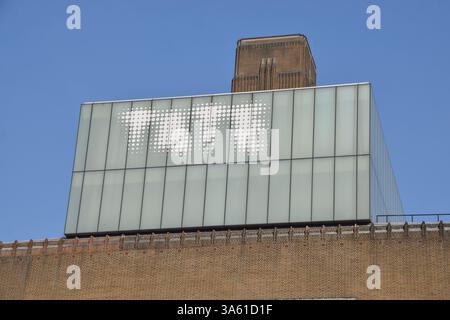 Londres, Royaume-Uni. 24 mars 2025. Vue extérieure de la Tate Modern avant le 25e anniversaire de la galerie d'art moderne, qui a ouvert ses portes en mai 2000. Crédit : Vuk Valcic/Alamy Live News Banque D'Images