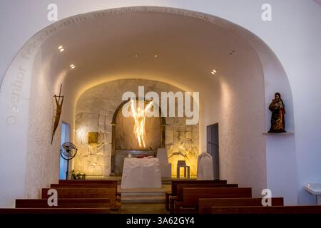 Église notre-Dame de l'Incarnation, Carvoeiro, Algarve, Portugal. Banque D'Images