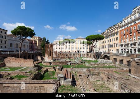 La zone sacrée de Largo di Torre (place de la Tour d'argent), un site archéologique dans le centre de Rome, également un refuge pour une colonie de chats. Banque D'Images