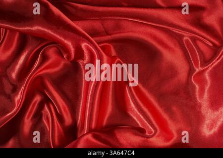Tissu plissé en satin rouge brillant arrière-plan. Close up Banque D'Images