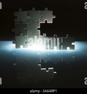 Puzzle en bois et fond de rétro-éclairage. Pièces empilées verticalement Banque D'Images