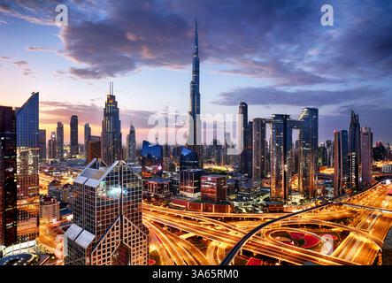 Une nuit incroyable au centre de Dubaï, Dubaï, Émirats arabes Unis Banque D'Images