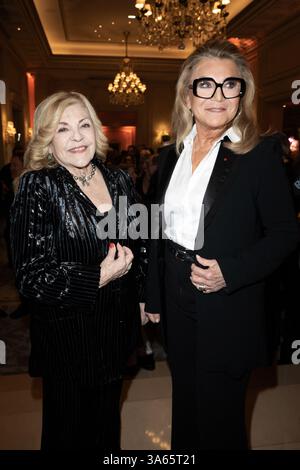 Paris, France. 25 mars 2025. Seila et Nicoletta assistent au Gala Stethos d'orh2025 à l'Hôtel Georges V, le 24 mars 2025 à Paris. Photo de David NIVIERE/ABACAPRESS. COM Credit : Abaca Press/Alamy Live News Banque D'Images