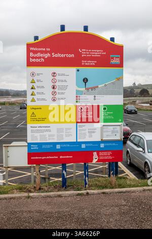 Un panneau d'information pour Budleigh Salterton Beach dans le Devon. Banque D'Images