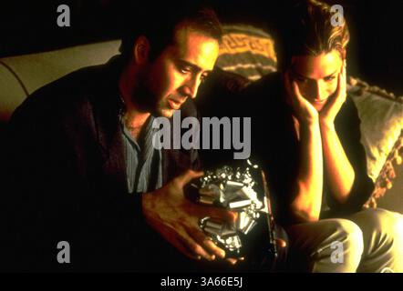 Sep 5, 1995, à Las Vegas, NV, USA ; Acteurs NICOLAS CAGE comme Ben Sanderson et Elisabeth Shue comme sera dans 'Quitter Las Vegas'. Réalisé par Mark Figgis. Banque D'Images