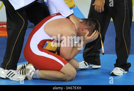 14 août 2007 - Mirko Englich, d'Allemagne, célèbre après avoir battu Adam Wheeler, des États-Unis, dans la lutte gréco-romaine le jeudi 14 août 2008, aux Jeux de la XXIXe Olympiade à Beijing, en Chine. (Jeff Siner/Charlotte observer/MCT) (image de crédit : © Jeff Siner/MCT/ZUMAPRESS.com) Banque D'Images