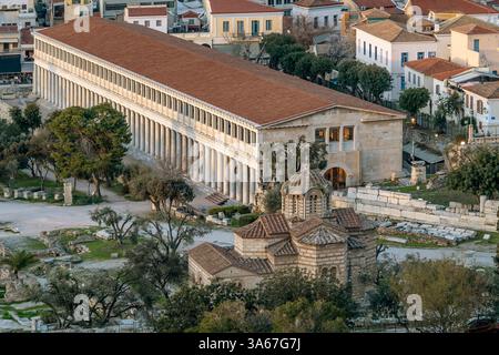 Vue aérienne de l'ancienne agora d'Athènes, Grèce, dans la lumière du coucher du soleil Banque D'Images