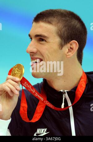 15 août 2008 - Michael Phelps, des États-Unis, célèbre avoir remporté la médaille d'or au médaillé individuel du 200 mètres aux Jeux de la XXIXe Olympiade à Beijing, en Chine. (Michael Goulding/Orange County Register/MCT) (crédit image : © Michael Goulding/MCT/ZUMAPRESS.com) Banque D'Images