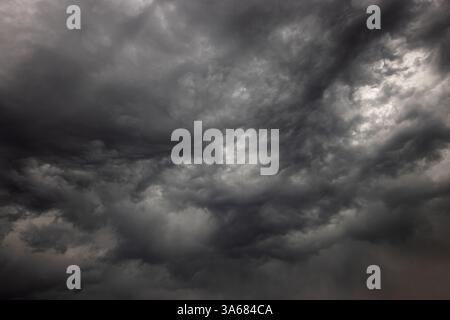 Nuages de tempête Thun Suisse août 2024 Banque D'Images
