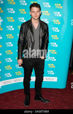 Jeremy Irvine aux INTO film Awards à Empire, Leicester Square à Londres, Royaume-Uni - 24 mars 2015 Banque D'Images