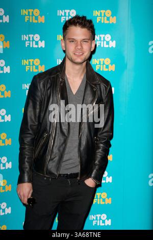 Jeremy Irvine aux INTO film Awards à Empire, Leicester Square à Londres, Royaume-Uni - 24 mars 2015 Banque D'Images
