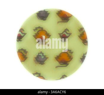 Un motif circulaire aux formes fantaisistes et colorées ressemblant à un canard sur un fond doux et discret. Le design crée une atmosphère ludique et légère. Art classique avec une touche moderne réinventé par Artotop, transformé les tissus français, première moitié du XIXe siècle Banque D'Images