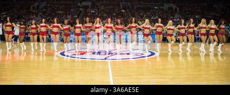 19 décembre 2014 : Philadelphia 76ers Dream Team joue lors du match NBA entre les Hornets de Charlotte et les 76ers de Philadelphie au Wells Fargo Center de Philadelphie, en Pennsylvanie. Les Hornets de Charlotte ont gagné 109-91.(image crédit : © Chris Szagola/Cal Sport Media/ZUMAPRESS.com) Banque D'Images