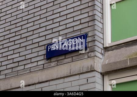 Plaque signalétique Pentagon Centrum Amsterdam sur un mur de briques. Banque D'Images