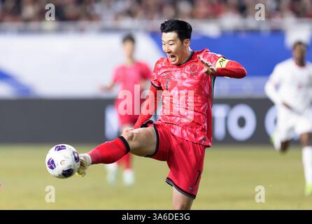 Suwon, Corée du Sud. 25 mars 2025. Son Heungmin, de Corée du Sud, participe au match du Groupe B de qualification pour la Coupe du monde asiatique de la FIFA 2026 entre la Corée du Sud et la Jordanie à Suwon, Corée du Sud, le 25 mars 2025. Crédit : Jun Hyosang/Xinhua/Alamy Live News Banque D'Images