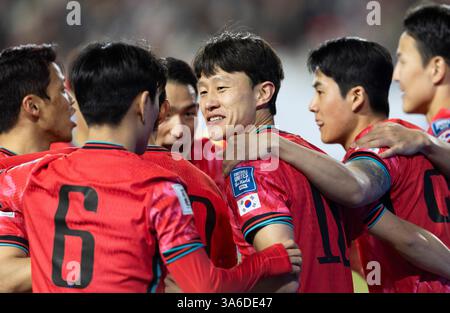 Suwon, Corée du Sud. 25 mars 2025. Lee Jaesung (C), de Corée du Sud, célèbre après avoir marqué avec ses coéquipiers lors du match du Groupe B qualificatif asiatique de la Coupe du monde de la FIFA 2026 entre la Corée du Sud et la Jordanie à Suwon, Corée du Sud, le 25 mars 2025. Crédit : Jun Hyosang/Xinhua/Alamy Live News Banque D'Images