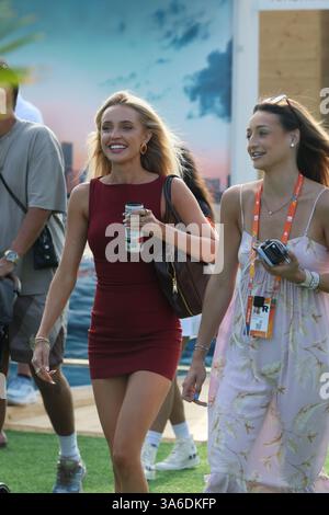 MIAMI GARDENS, FLORIDE - 24 MARS : la petite amie de Taylor Fritz Morgan Riddle le jour 9 de l'Open de Miami au Hard Rock Stadium le 24 mars 2025 à Miami Gardens, Floride. . Crédit : hoo-me.com/MediaPunch Banque D'Images