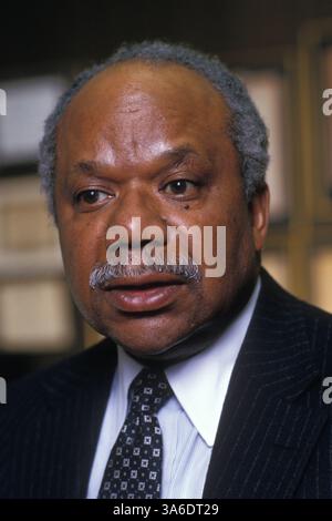 26 février 1987 ; New York, NY, États-Unis ; Beny PRIMM, M.D. est un éminent expert sur le VIH et le SIDA, président de l'Urban Resource Institute, conseiller du National Drug Abuse Policy Office et fondateur de la Brooklyn Addiction Research Treatment Corporation, l'un des plus grands programmes communautaires de traitement de la toxicomanie à but non lucratif minoritaire dans le pays. Banque D'Images