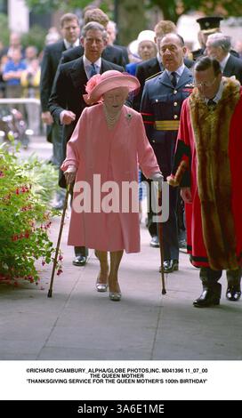 11 juillet 2000 - Londres, Grande-Bretagne - Â©RICHARD CHAMBURY ALPHA/ M041396 11 07 00.LA REINE MÈRE. 'SERVICE DE THANKSGIVING POUR le 100e ANNIVERSAIRE DE la REINE MÈRE'(image crédit : © Globe photos/ZUMAPRESS.com) Banque D'Images