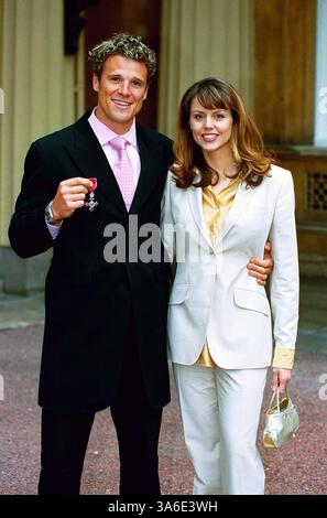 1 mai 2001 - Londres, Grande-Bretagne - Â©RICHARD CHAMBURY ALPHA M044013 01 05 01.JAMES CRACKNELL.-INVESTITURES AU PALAIS DE BUCKINGHAM, LONDRES(image crédit : © Globe photos/ZUMAPRESS.com) Banque D'Images