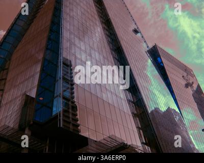 The Shard à Londres par l'architecte italien Renzo Piano, image prise avec une caméra infrarouge convertie 590 nm Banque D'Images